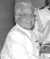 President A.P.J.Abdul Kalam giving the Padma Bhushan award to Balraj Puri at the Investiture Ceremony at Rashtrapati Bhavan in New Delhi on Monday.    Photo: Sandeep_Saxena 